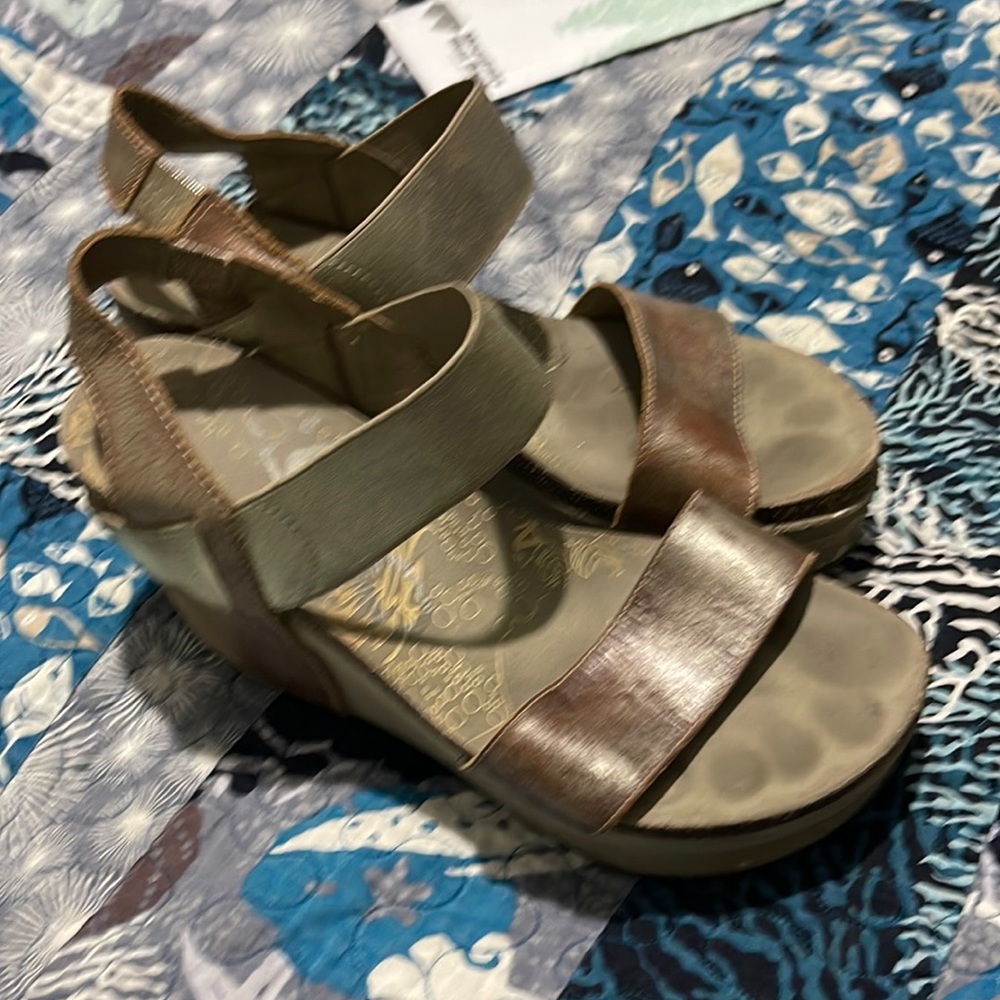 OTBT wedge heals size 8 super cute!!